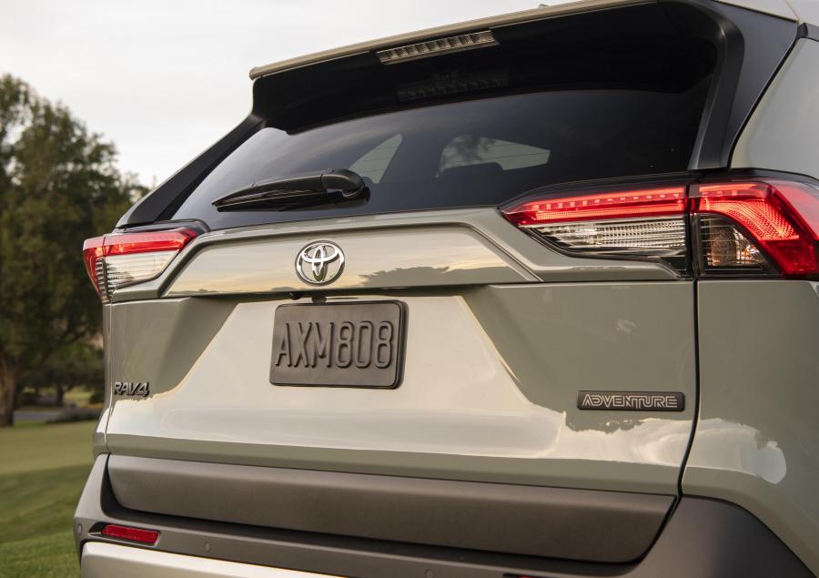 Детали экстерьера Toyota RAV4 Adventure 2018 года  (NA) (фото 75 из 196)
